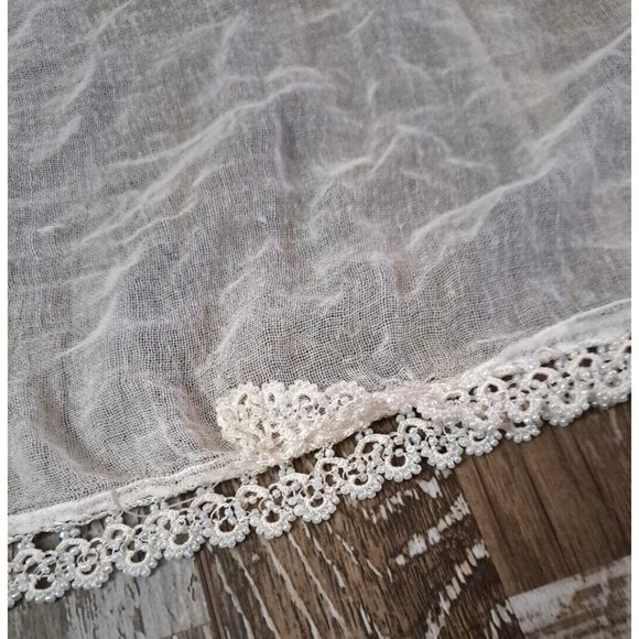 Vintage Handmade Centerpiece White Table Charger Seed Pearl Lace Edge 28x28 - Picture 3 of 4